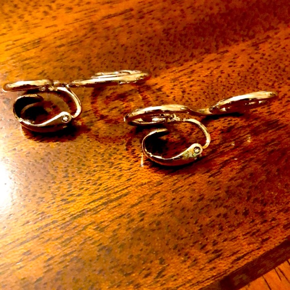 NWT Avon clip on swirl silver tone earrings - Picture 6 of 8